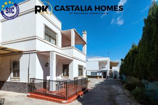 Chalet in Camino ecce homo p 7. ¡tu refugio soñado en la playa de burriana!