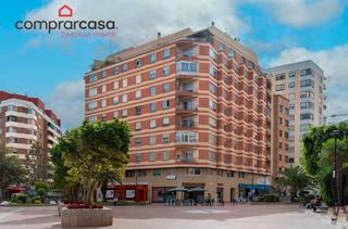 Appartement à Avinguda de casalduch 1. Piso céntrico con garaje