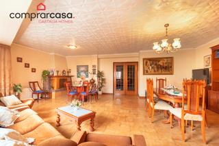 Casa adossada en Carrer de les boqueres 34. Local+ vivienda
