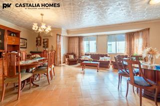 Casa adossada a Carrer de les boqueres 34. Local+ vivienda