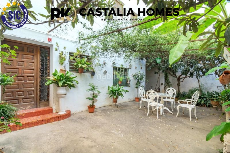 Casa  en  Carrer de bernat artola 17. Casa adosada