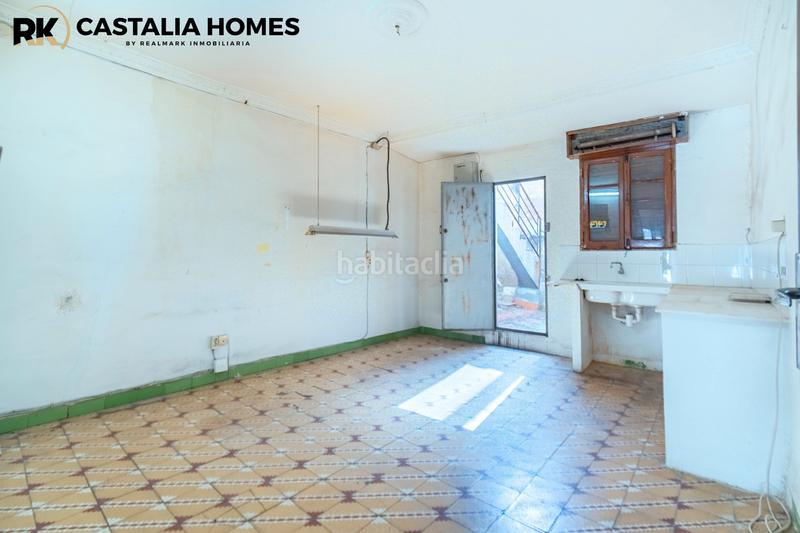 Foto 5c7500fb-962e-4d7d-9764-d1dd465263e6. Local comercial a carrer d'alloza 56 a Casco Histórico Castellón de la Plana