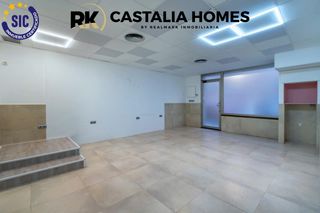 Local Comercial a Carrer d'alcossebre 42. ¡ estupendo local reformado para el negocio o casa de tus sueños