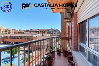 Pis a Carrer de la mare vedruna 8. Luminoso piso en una de las mejores zonas de castellón – calle m