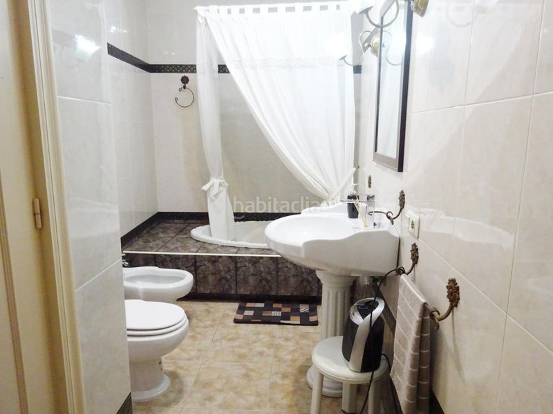 Foto aa76e974-922b-464b-ad5d-b1b7171b2f2d. Casa adossada amb aparcament piscina a Palma del Condado (La)