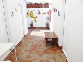 Appartement  Calle extremadura. Piso bajo reformado de 4 habitaciones y gran patio al mejor prec