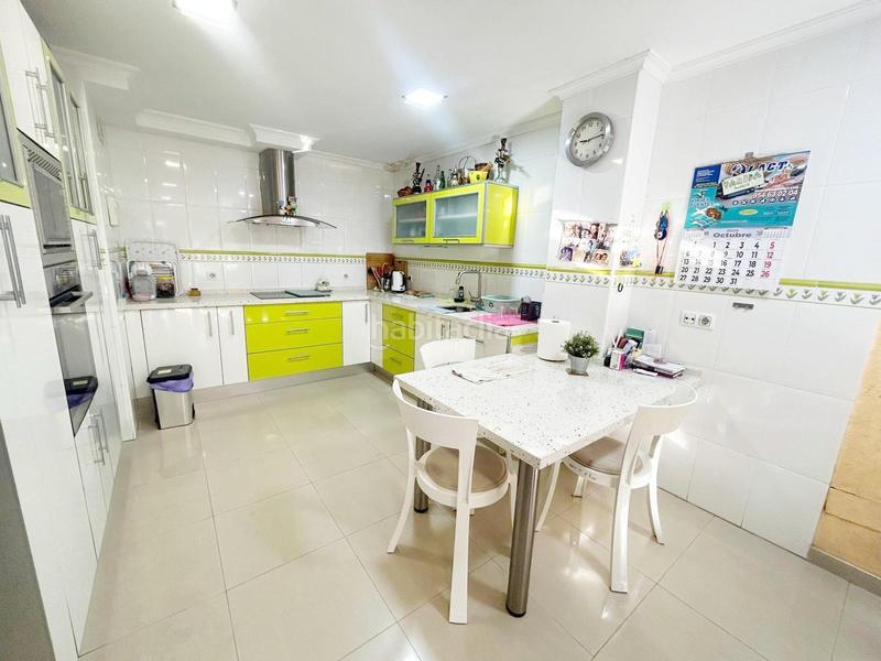 Foto 7120ff6e-db06-4bbf-9552-00483c3e2366. Reihenhaus mit parking in colores - entreparques Sevilla