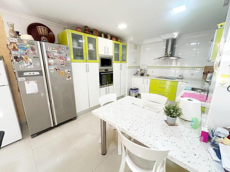 Foto 79847fa5-60c0-40ba-9971-4843207ad601. Reihenhaus mit parking in colores - entreparques Sevilla