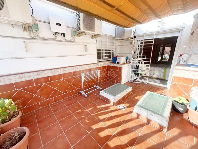 Foto de6799ca-1557-4abe-af63-b65e0a2ecd52. Reihenhaus mit parking in colores - entreparques Sevilla