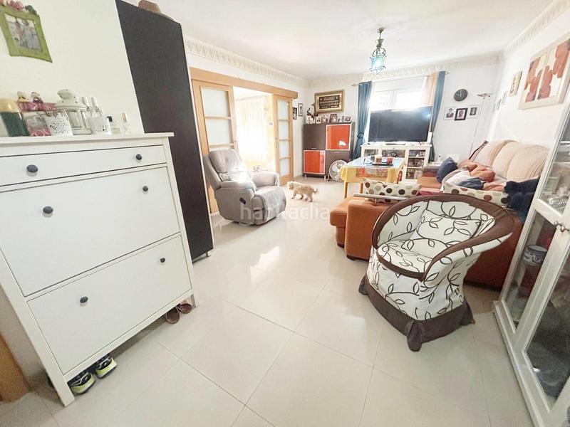 Foto eea62721-e458-4195-81ff-a934dee51933. Reihenhaus mit parking in colores - entreparques Sevilla