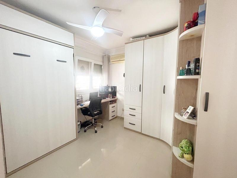 Foto f1c59c6c-115c-4f1c-98f2-f2d84232d524. Reihenhaus mit parking in colores - entreparques Sevilla