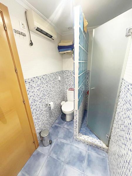 Foto fc39e123-b999-47e5-9592-933a007d50d5. Reihenhaus mit parking in colores - entreparques Sevilla