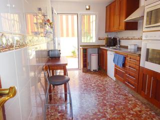 Maison jumelée à Nueva Alcalá. Casa en nueva alcalá con dos patios, terraza, garaje y un gran p