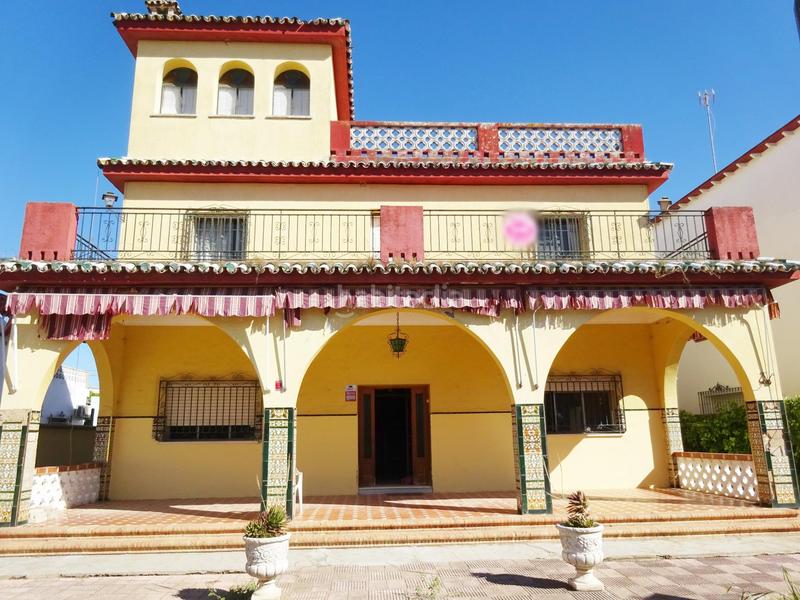 Foto 04f6d7a7-e6a0-4b06-afc1-b08875927262. Chalet mit parking in Sanlúcar la Mayor