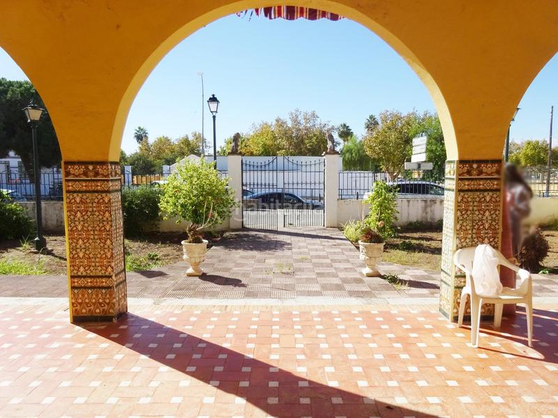 Foto fae85ca7-6ddc-4d3f-9bca-50d571448a0a. Chalet mit parking in Sanlúcar la Mayor