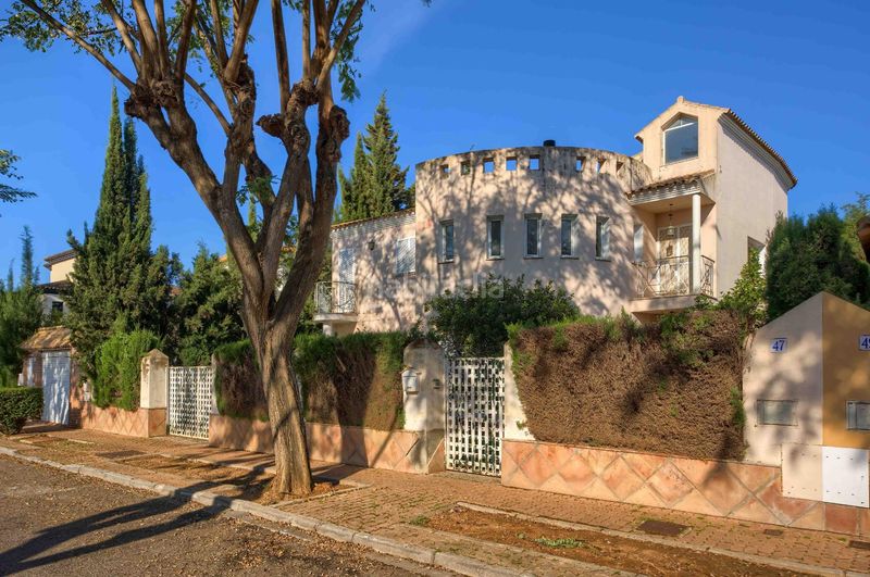 Foto 5dd1fddd-8118-45b0-b956-e5b168bca786. Xalet amb aparcament a El Zaudín - Club de Golf Bormujos