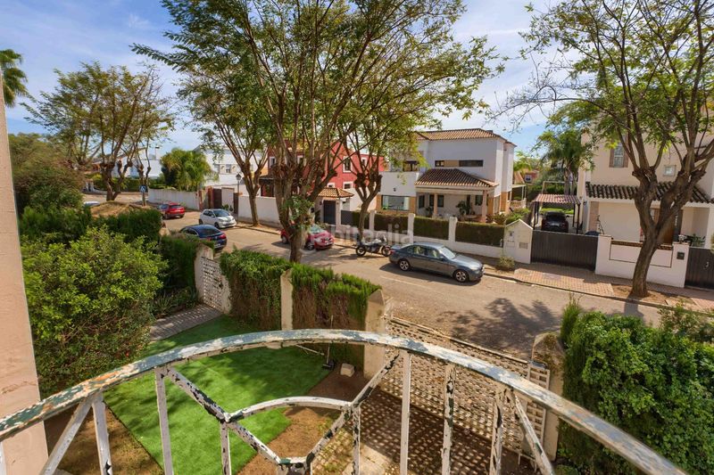 Foto fece4e2c-e8a2-48c3-b83c-25cc7b8812de. Xalet amb aparcament a El Zaudín - Club de Golf Bormujos