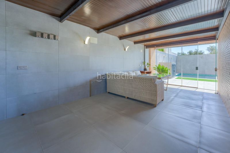 Foto 4fe6ce2e-ce19-471e-8b3f-b2a7cf74b181. Casa aparellada amb aparcament piscina a Loreto Espartinas
