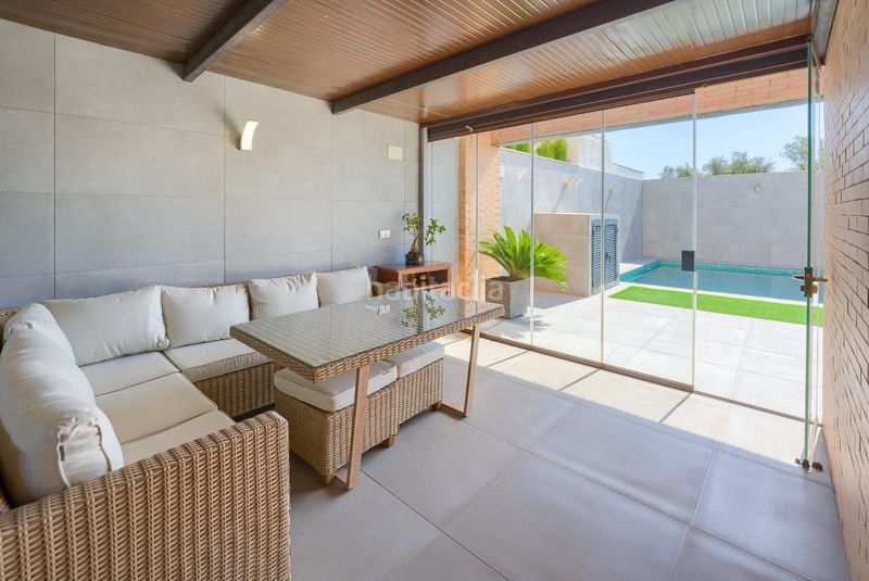 Foto 7ce94c6b-dbab-40a5-b426-edb9181186d1. Casa aparellada amb aparcament piscina a Loreto Espartinas