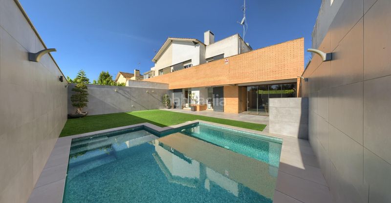 Foto 8e99886d-c42b-48f2-8004-3a8d1e6a3c0b. Casa aparellada amb aparcament piscina a Loreto Espartinas