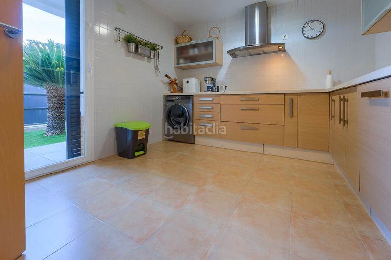 Foto a1fc0c17-3754-4a75-b050-6db74887dcde. Casa aparellada amb aparcament piscina a Loreto Espartinas