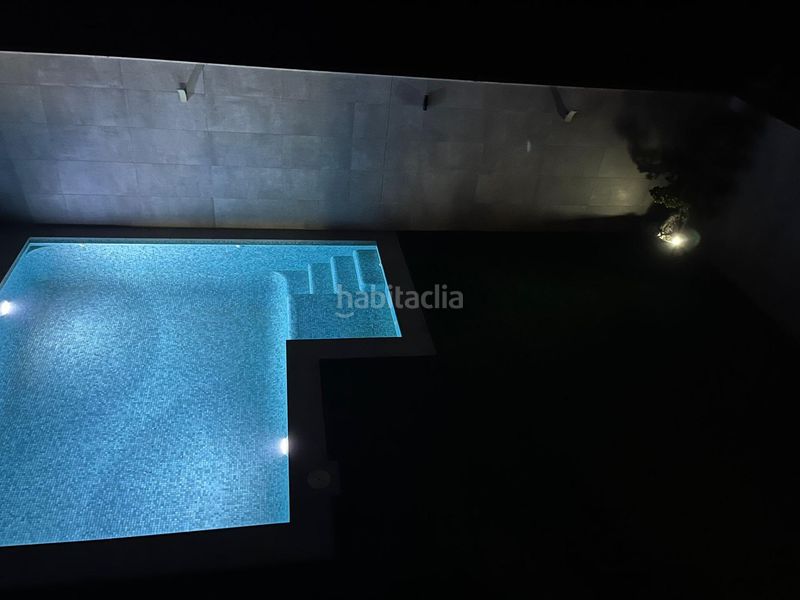 Foto a329100d-a086-4f48-bf40-d85cf25ddefc. Casa aparellada amb aparcament piscina a Loreto Espartinas