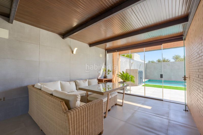 Foto caba4f9a-bdaa-41e6-962d-73c4c6bec6fe. Casa aparellada amb aparcament piscina a Loreto Espartinas