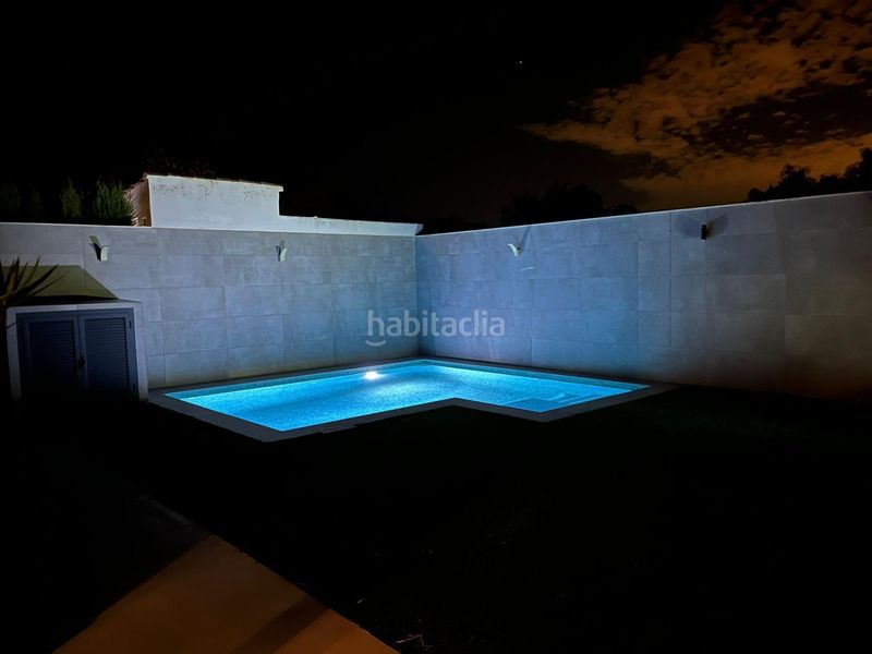 Foto cd6f3d15-1d88-4617-aaf6-7067ee9e5139. Casa aparellada amb aparcament piscina a Loreto Espartinas