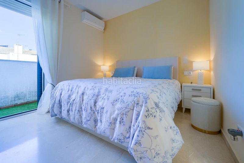 Foto fb93e832-c6e5-4341-9088-32e6703acbe2. Casa aparellada amb aparcament piscina a Loreto Espartinas