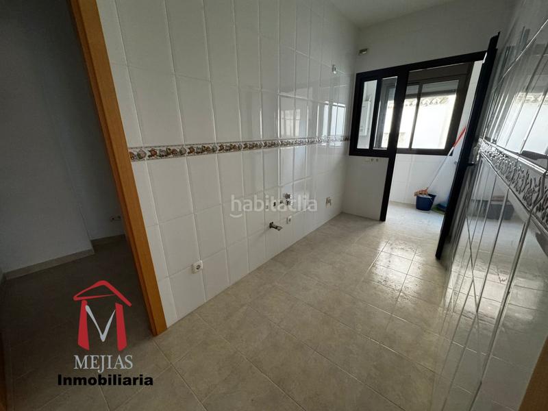 Foto dffb221f-883e-4682-8d5a-9b84d156c062. Piso  a estrenar, 1 dormitorio mas habitación trastero, salón comedor, cocina con lavadero, baño con plato de ducha, ascensor en Antequera
