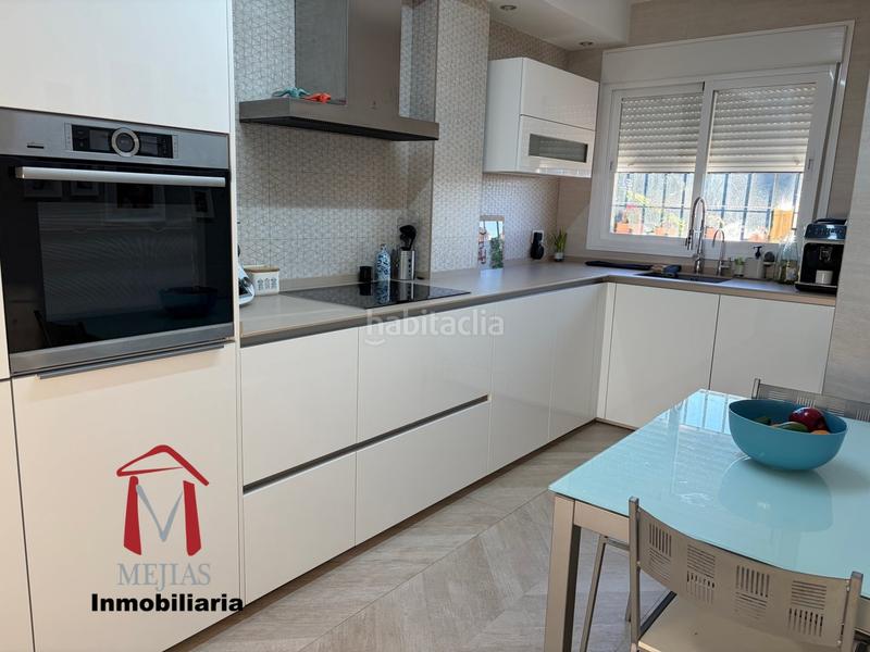 Foto a5f75938-ffa5-450f-841a-ebf4176224e5. Chalet buscas el hogar de tus sueños ? lo tenemos para ti! este maravilloso chalet es la combinación perfecta de confort, ele en Antequera