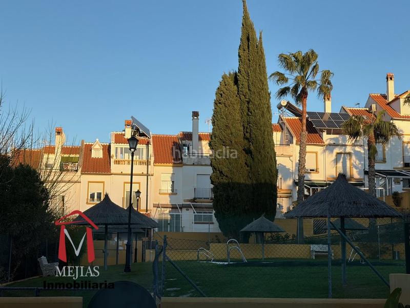 Foto dec2d996-28c2-4424-9697-6ceea77ccc67. Chalet buscas el hogar de tus sueños ? lo tenemos para ti! este maravilloso chalet es la combinación perfecta de confort, ele en Antequera