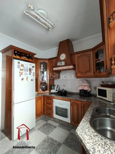 Foto 43a3c8ab-814e-4d4b-bf24-4e70f95214b3. Pis a Cueva de Menga Antequera