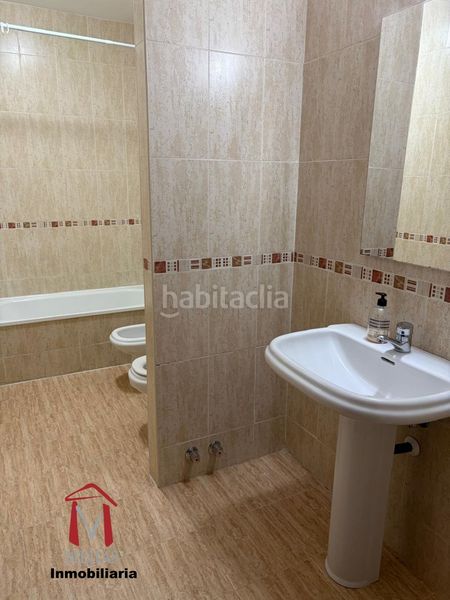 Foto fd6f3a66-ae3b-4e87-81b5-cb78571477c0. Casa adossada amb aparcament a Cueva de Menga Antequera