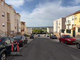 Maison jumelée à Zona de la Vega. Ubicado en zona urbanización la quinta, se encuentra este magníf