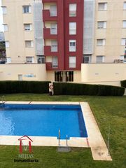 Pis a Zona de la Vega. Fabuloso piso con 3 dormitorios, 2 baños, plaza de garaje y tras