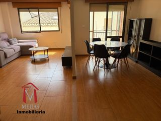 Flat in Centro. Estupendo piso con ascensor a un paso de calle infante. 3 dormit
