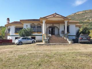 Casa en Casco Histrico. Chalet independiente en antequera zona matarratones
