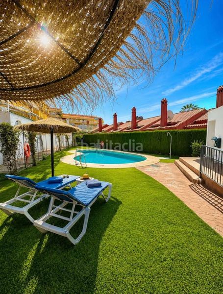 Foto 7bb8361b-d010-4705-8e74-7baf6a90e2a4. Casa adossada a Los Pacos Fuengirola