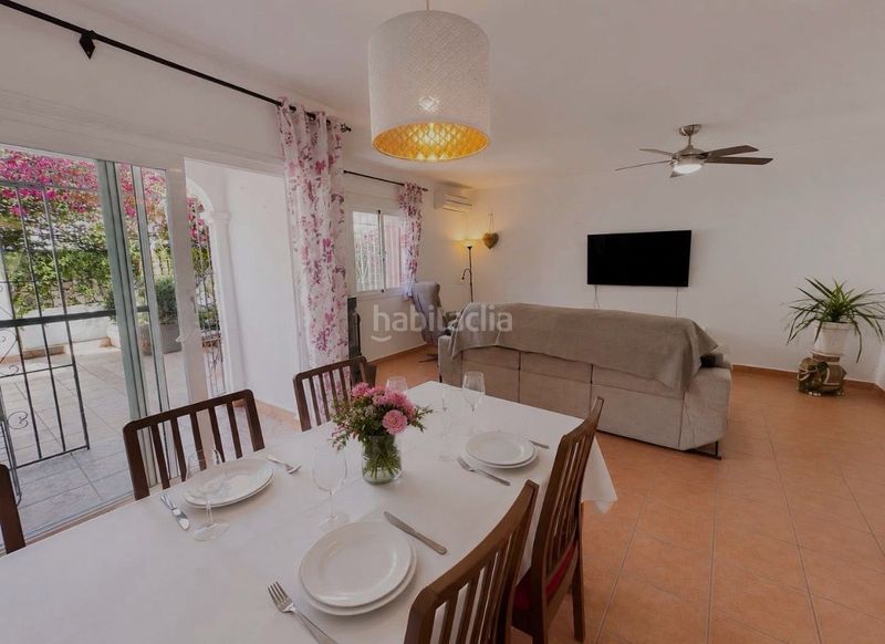 Foto fdf84db6-5589-46ac-98e8-a6a248f9d5a7. Casa adossada a Los Pacos Fuengirola