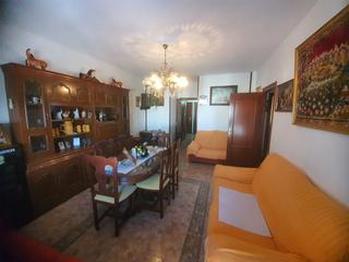 Appartement  Calle villacarrillo. Amplio piso en una zona tranquila, con calles amplias, consta de