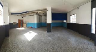 Local Comercial a Úbeda. Local de 180m2 vuelta esquina, en muy buena zona.
consulte sin