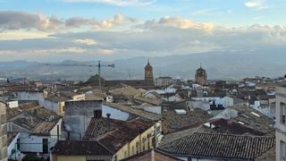 Pis a Úbeda. Piso de 3 dormitorios y 2 baños,  en muy buena zona para reforma