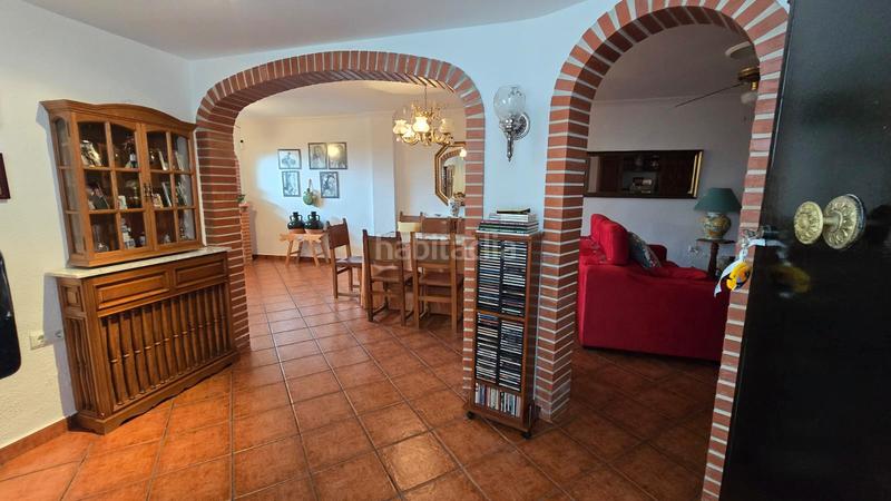 Foto efa73619-8961-41b1-a596-e187171e5b16. Casa  totalmente reformada con patio, piscina, salón campero y garaje. en Úbeda