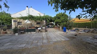 Xalet  N/a. Chalet para terminar de reformar en la zona de la urbanización l