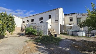 Terrain résidentiel à Cuesta merced 14. Solar de 1000€ en úbeda, consta de una construcción actualmente