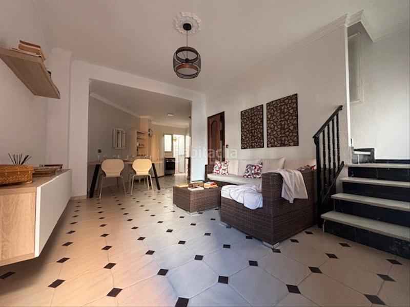 Foto c11a3a9f-cbac-4019-86ba-a6d019750538. Maison jumelée dans Girón - Las Delicias Málaga