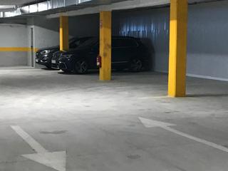 Aparcament cotxe a Calle de la Cruz 50