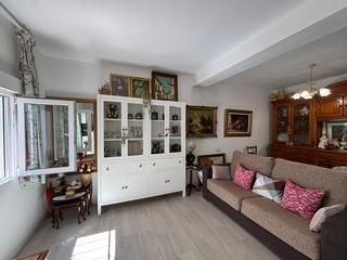 Semi detached house in Calle Manuel Martín