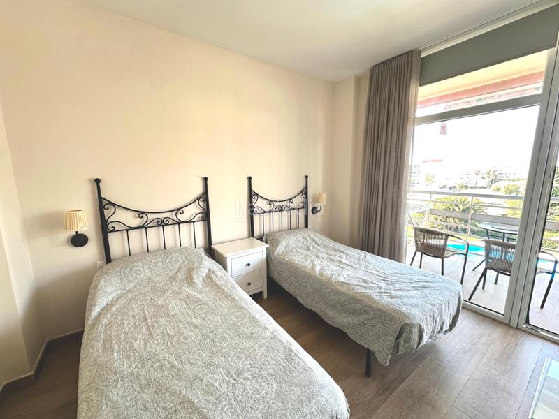 Foto cd484523-e02a-45e6-8127-c3f371f9b4b9. Apartament amb aparcament piscina a El Bajondillo Torremolinos